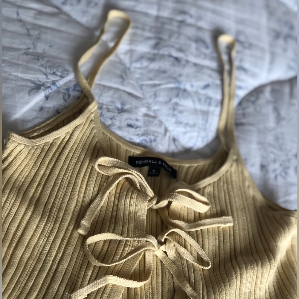 💛KENDALL & KYLIE Crop Top Spaghetti Strap Ribbed Mustard Rayon Blend Small ☀️